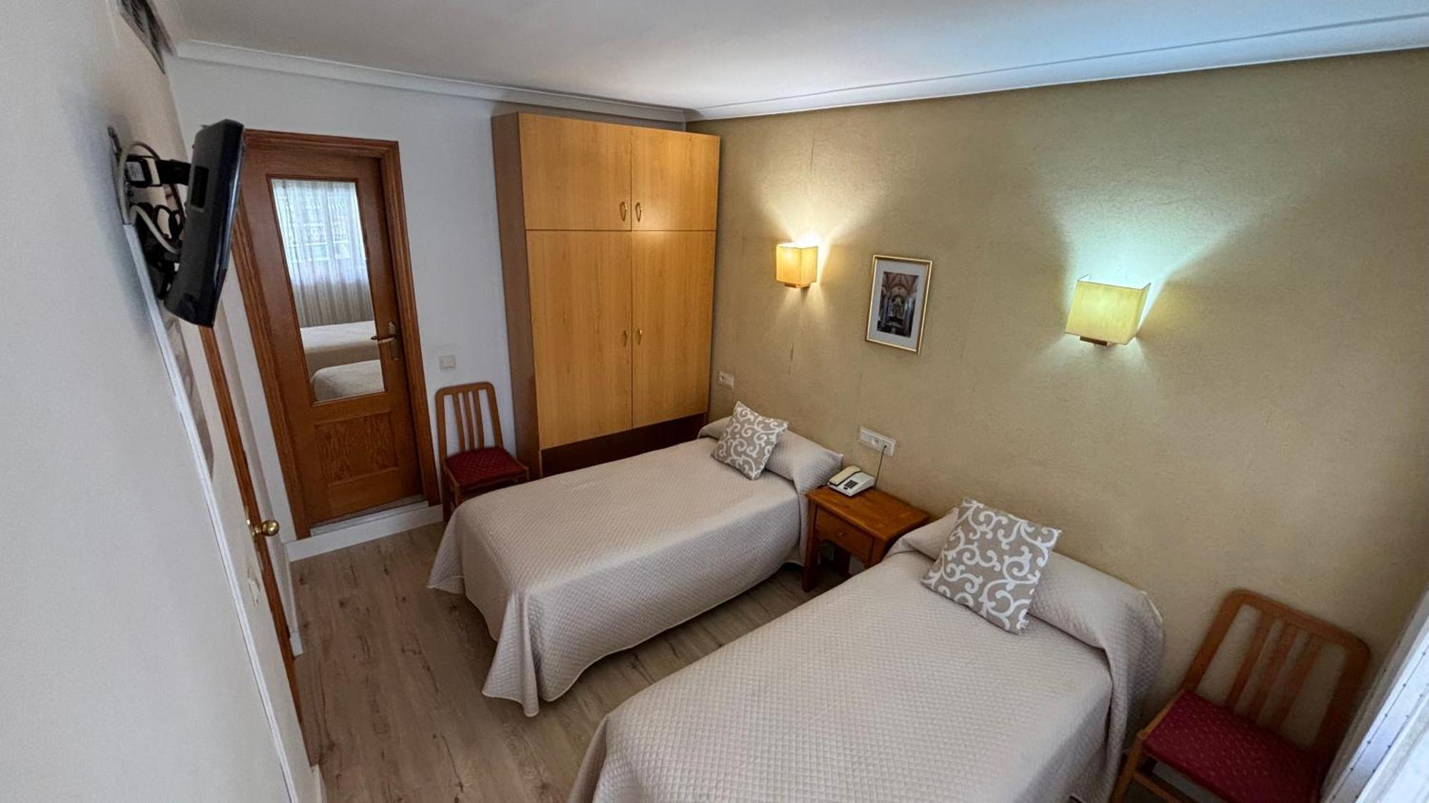 Hostal Atienzar Albacete Luaran gambar