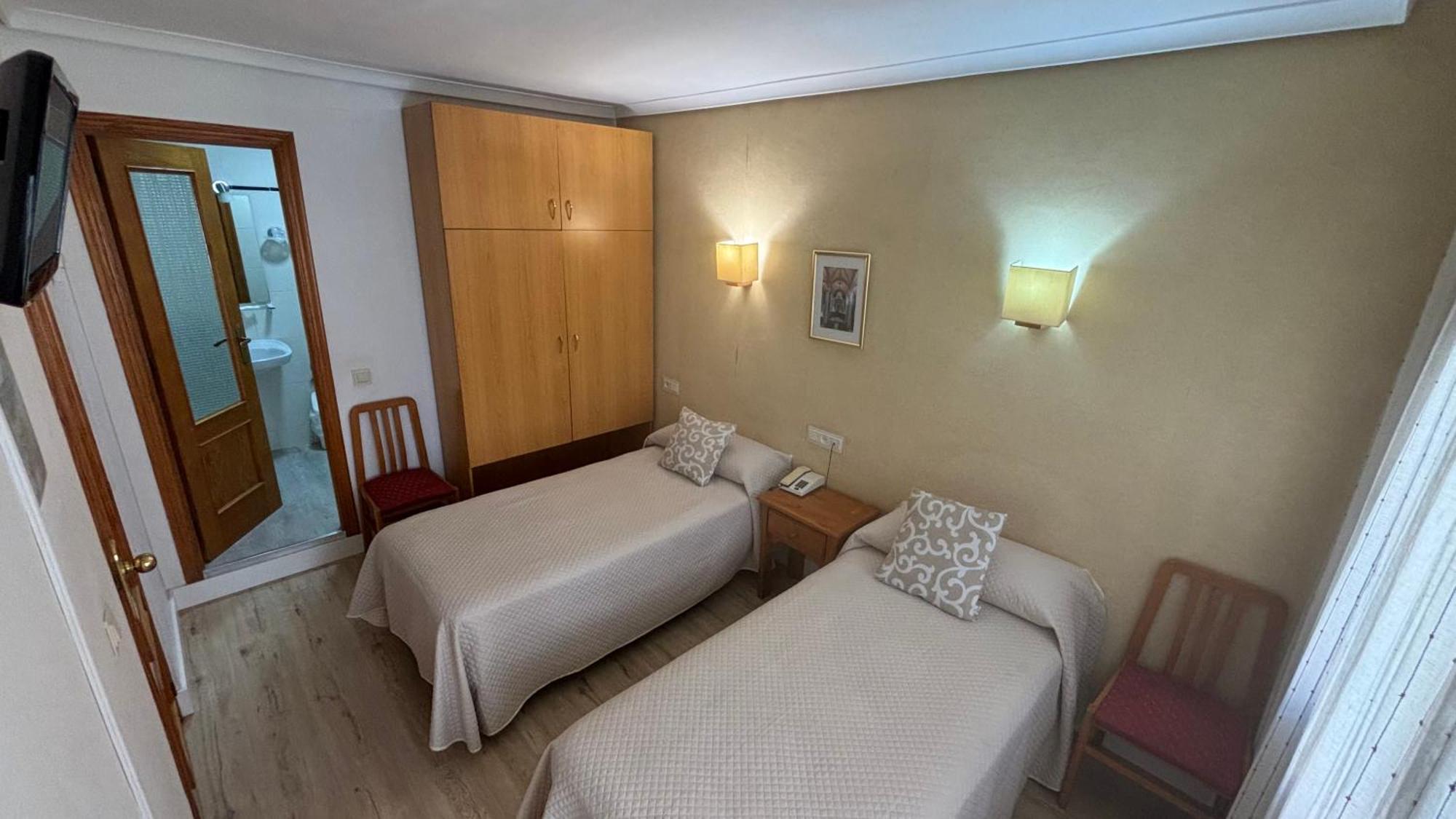 Hostal Atienzar Albacete Luaran gambar